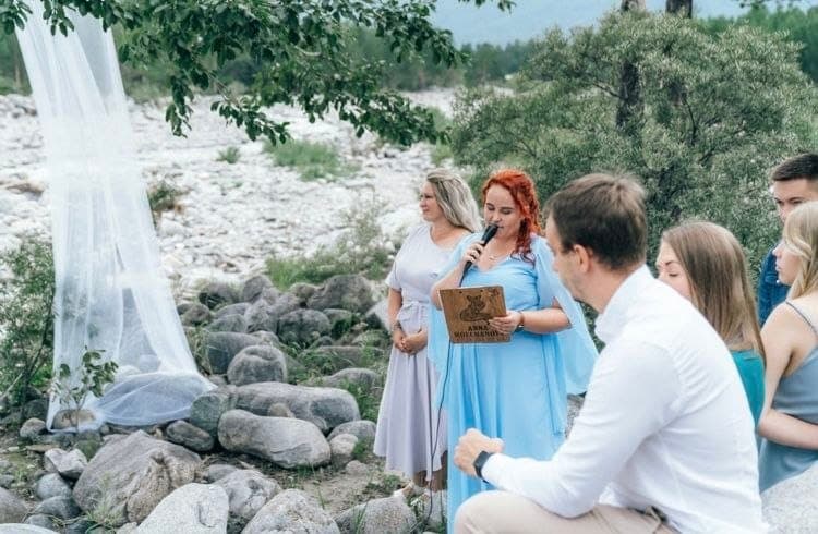 Анна Молчанова ведёт праздник